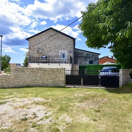 Apartment Komfortable Mit Pool In Der Naehe Von Umag