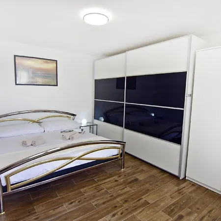 Apartment Komfortable Mit Pool In Der Naehe Von *